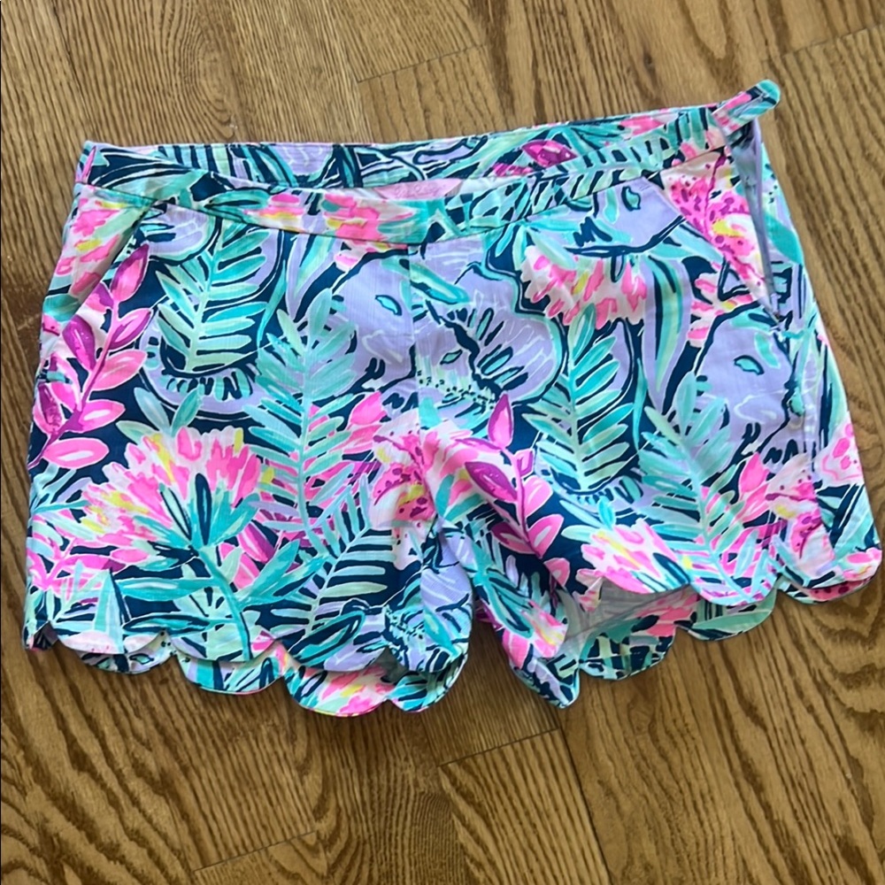 Floral Scalloped Hem Shorts